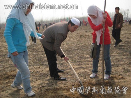 郑州经学院师生参加义务植